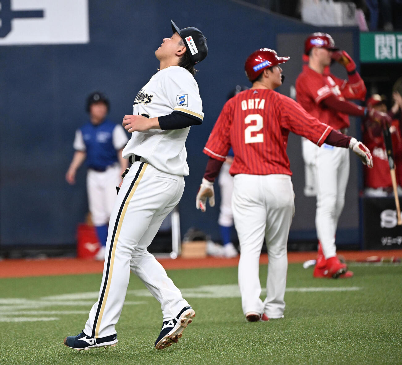 オリックス対楽天　2回表楽天2死満塁、ボイトに2点適時二塁打を浴びた宮城（撮影・和賀正仁）