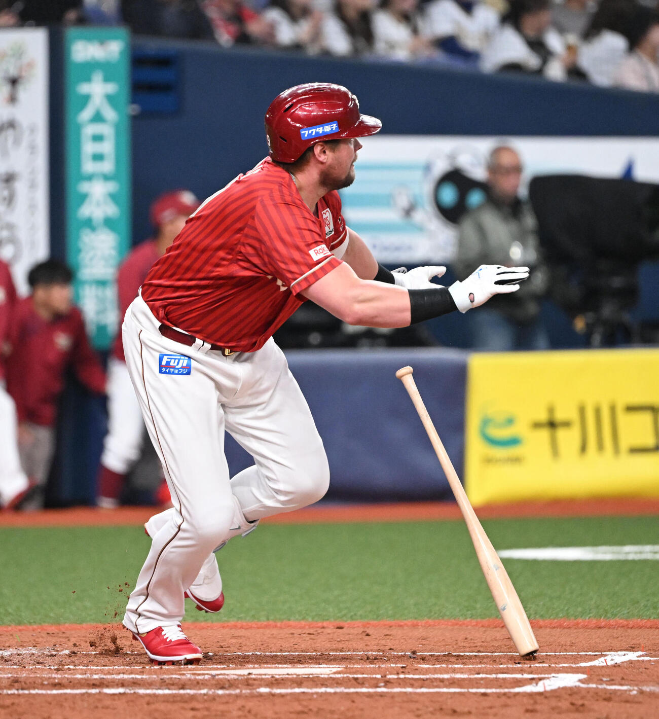 オリックス対楽天　2回表楽天2死満塁、左翼線に2点適時二塁打を放つボイト（撮影・和賀正仁）