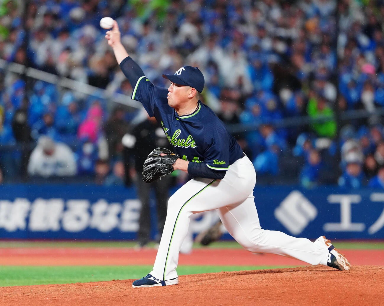 DeNA対ヤクルト　6回裏途中から2番手で登板したヤクルト大西（撮影・鈴木みどり）