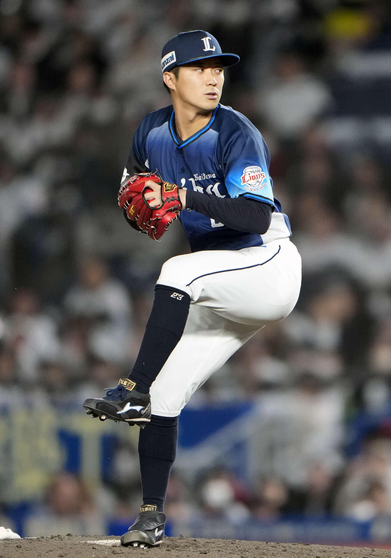 ロッテ対西武　8回裏2番手で登板する西武糸川（撮影・小島史椰）