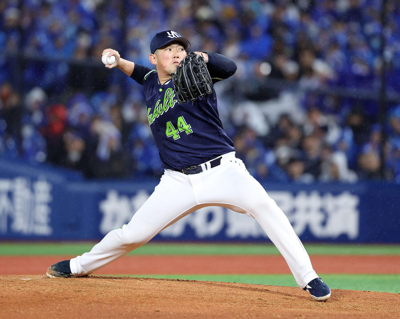 DeNA対ヤクルト　力投するヤクルト2番手の大西（撮影・鈴木正人）　