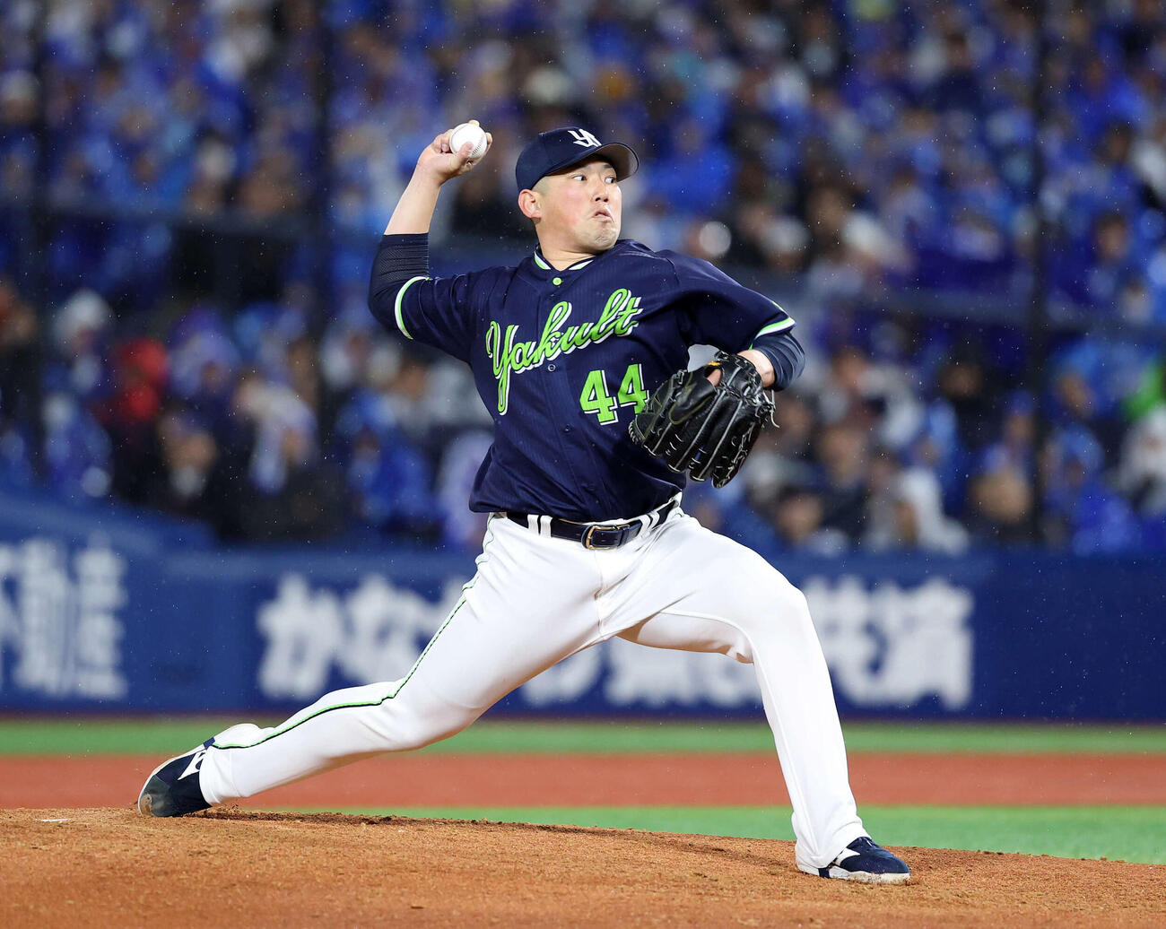 DeNA対ヤクルト　力投するヤクルト2番手の大西（撮影・鈴木正人）　