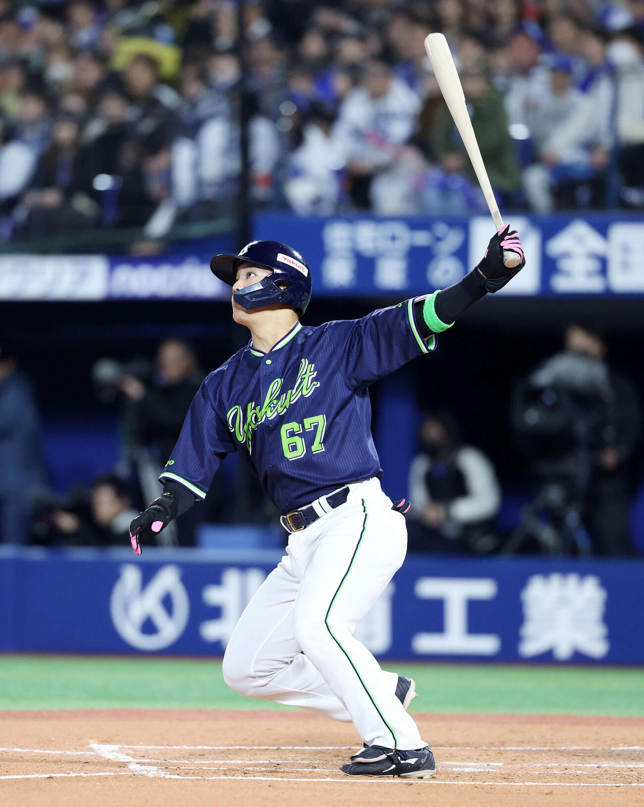 DeNA対ヤクルト　2回表ヤクルト1死三塁、伊藤は2点本塁打を放つ（撮影・鈴木正人）　