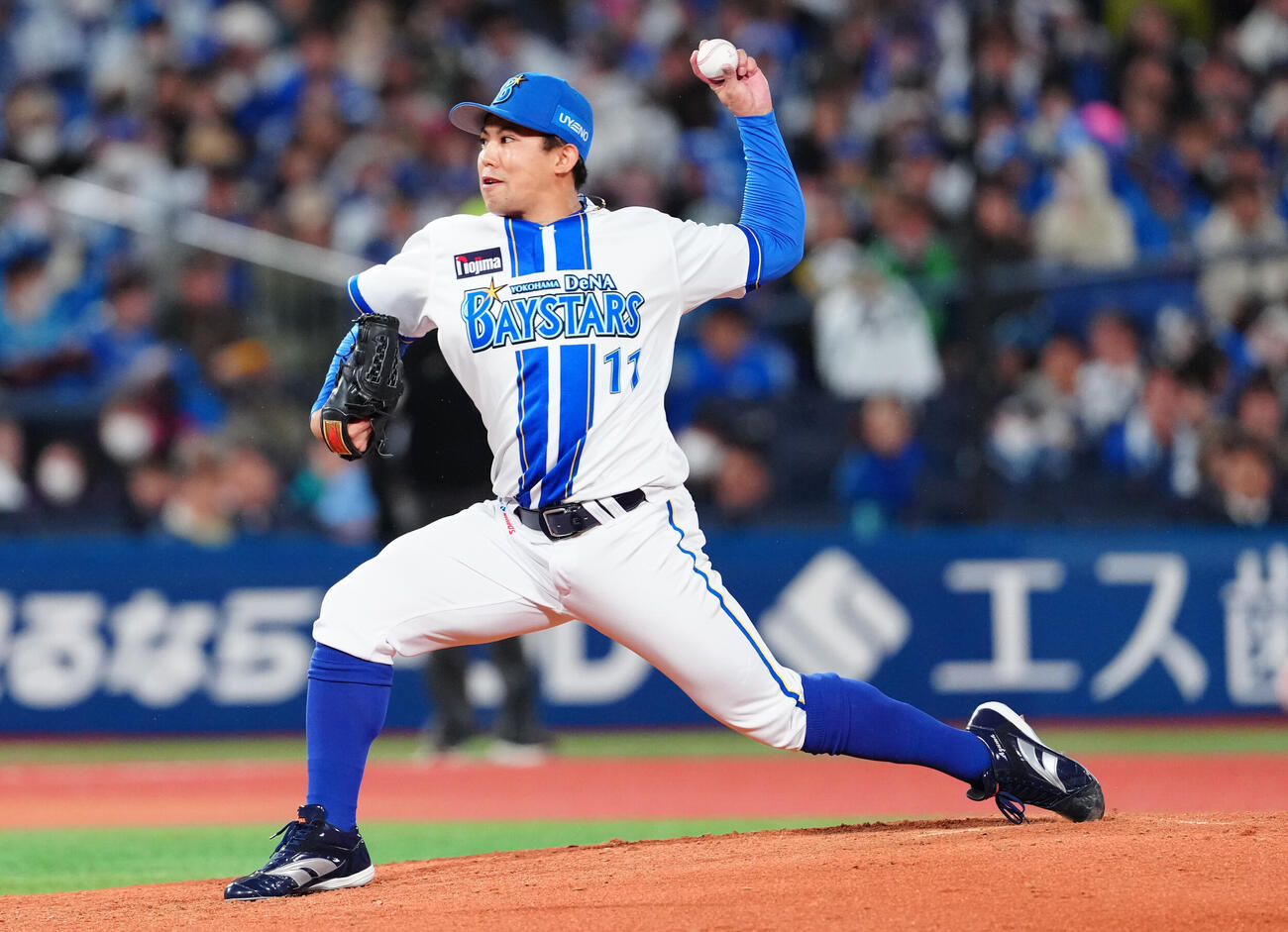 DeNA対ヤクルト　先発し力投するDeNA東（撮影・鈴木みどり）