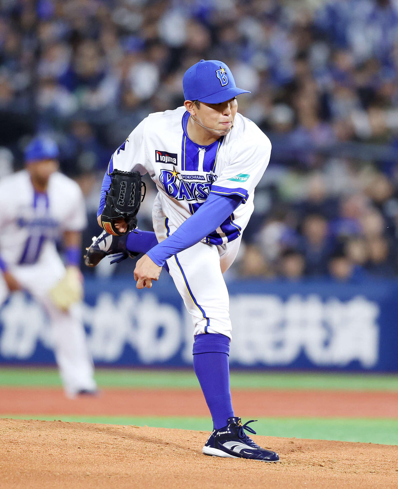 DeNA対ヤクルト　力投するDeNA先発の東（撮影・鈴木正人）　
