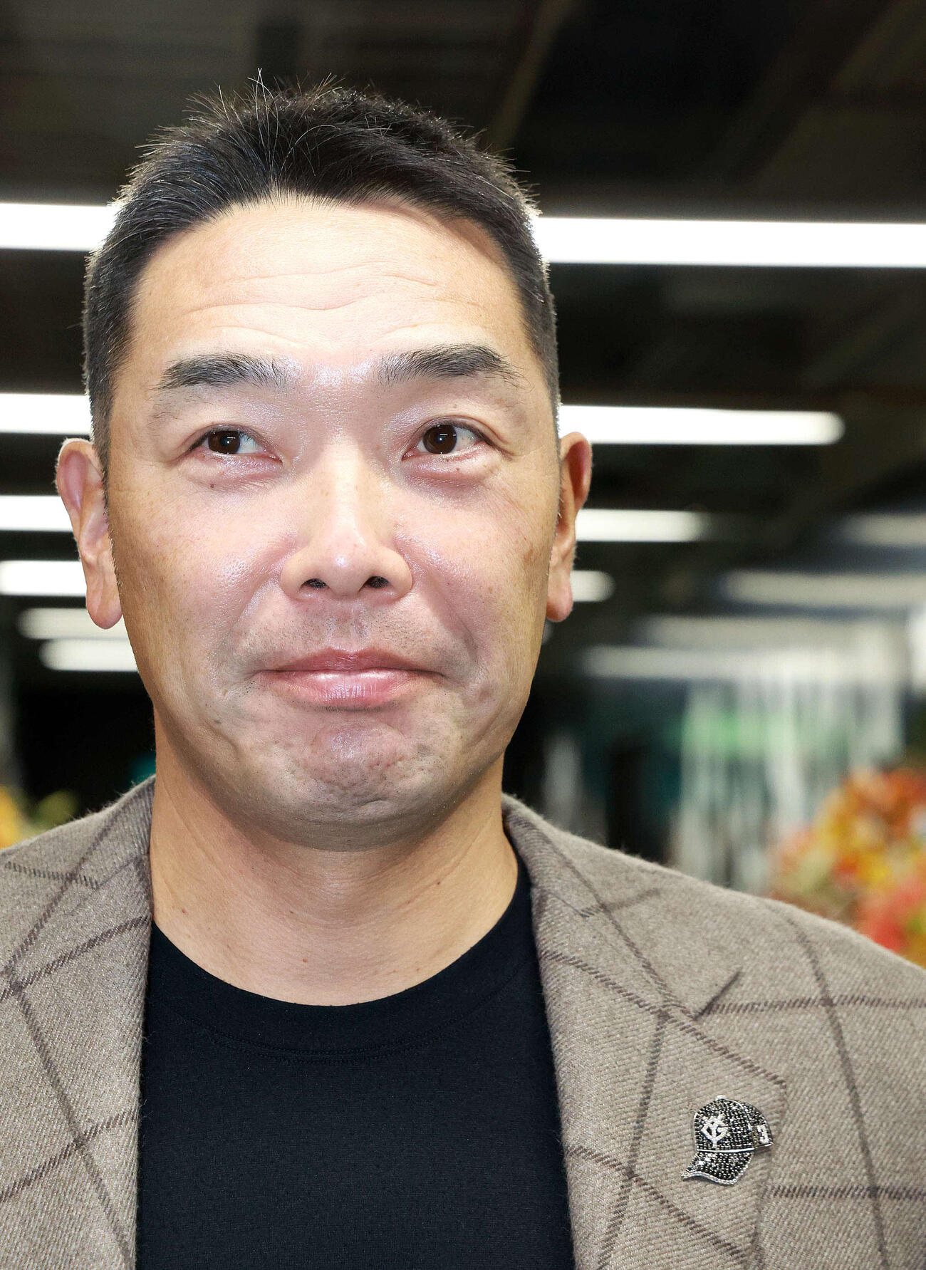 阿部監督は長嶋氏の形見のジャケット、ブローチなどを身に付けて東京ドーム入りした（読売巨人軍提供）