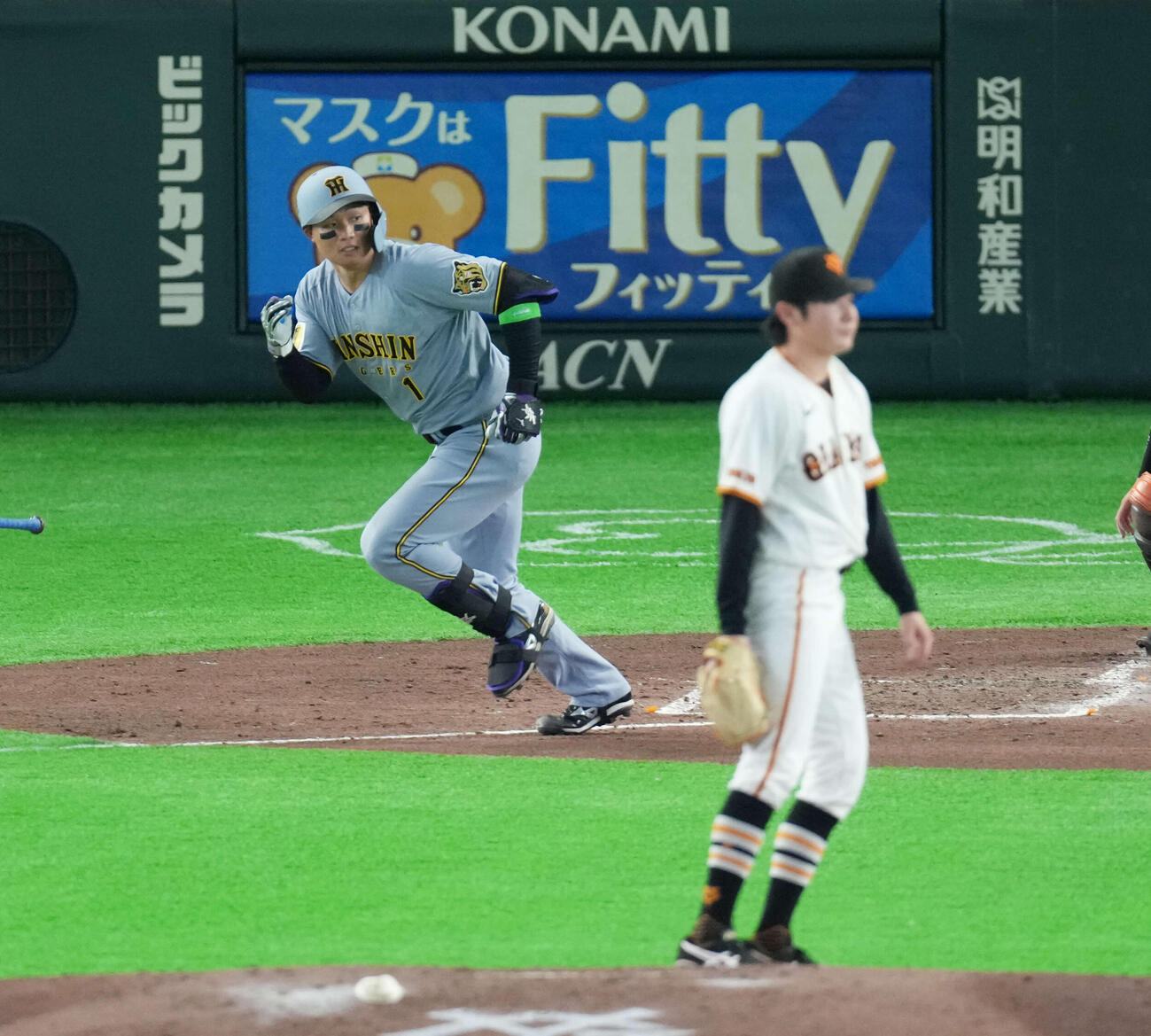 巨人対阪神　4回表阪神無死一塁、左安打を放つ森下。投手は竹丸（撮影・増田悦実）