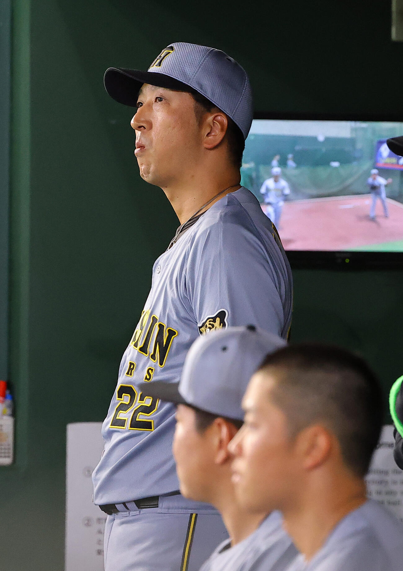 巨人対阪神　ベンチから戦況を見守る藤川監督（撮影・上田博志）