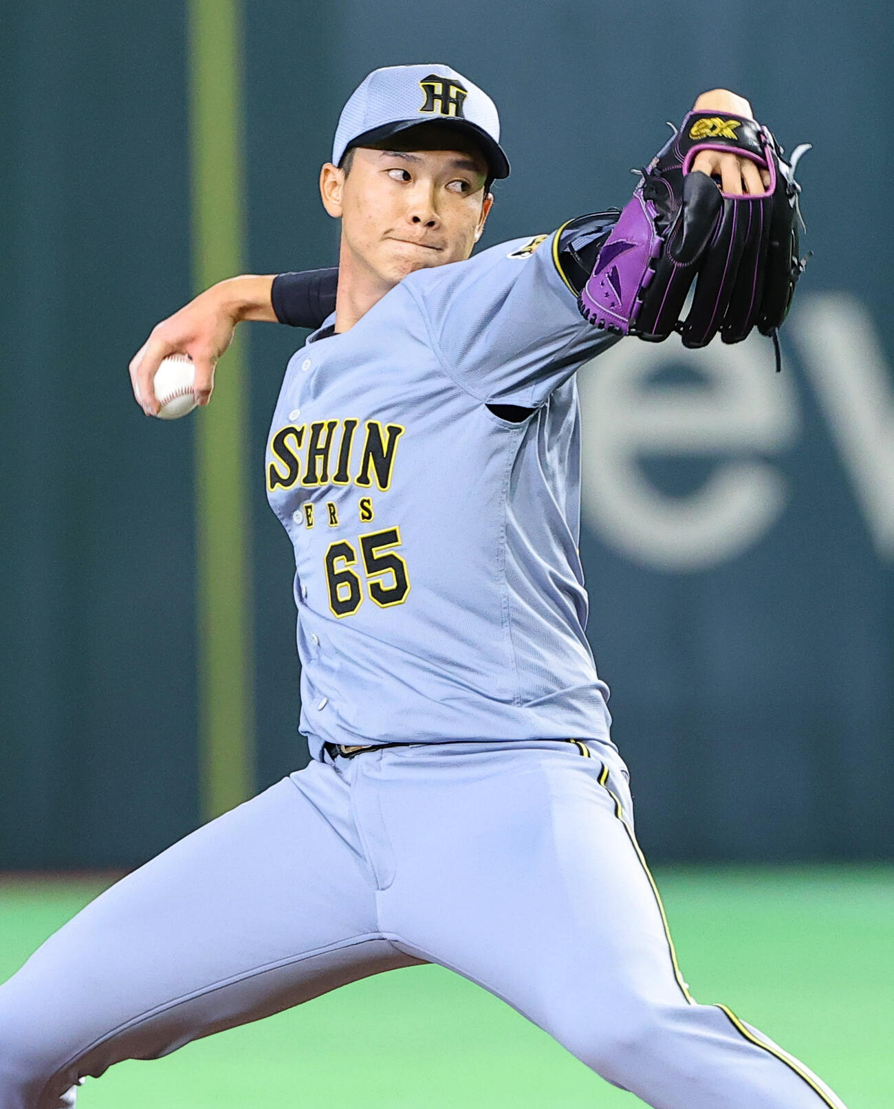 巨人対阪神　阪神3番手の湯浅（撮影・上田博志）