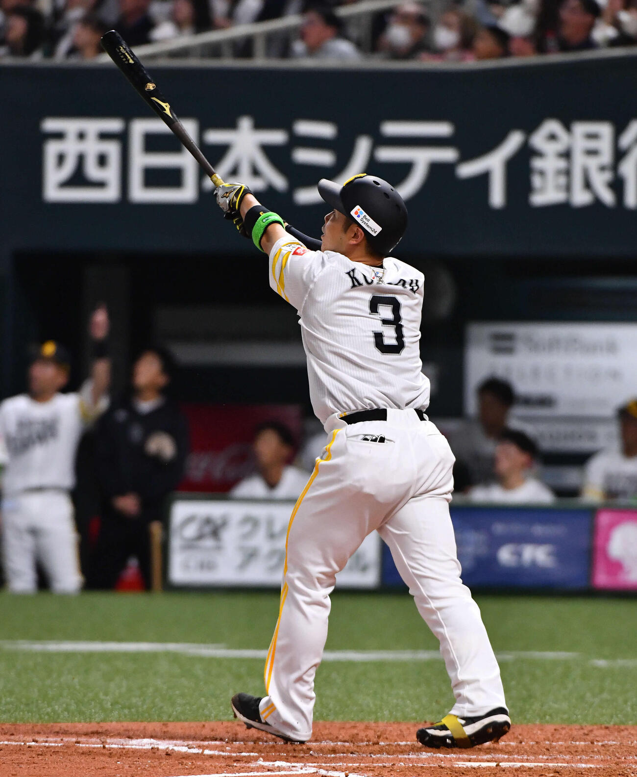 ソフトバンク対日本ハム　3回裏ソフトバンク1死、近藤は同点の右越え本塁打を放つ（撮影・岩下翔太）