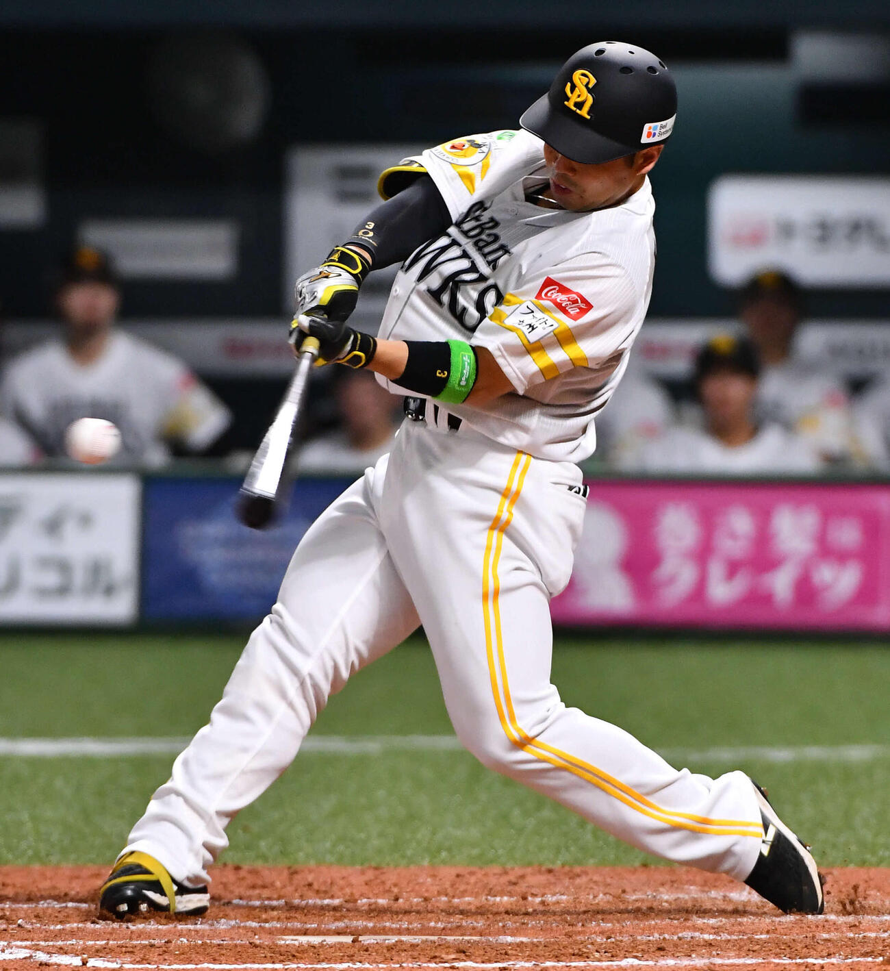 ソフトバンク対日本ハム　3回裏ソフトバンク1死、近藤は同点の右越え本塁打を放つ（撮影・岩下翔太）