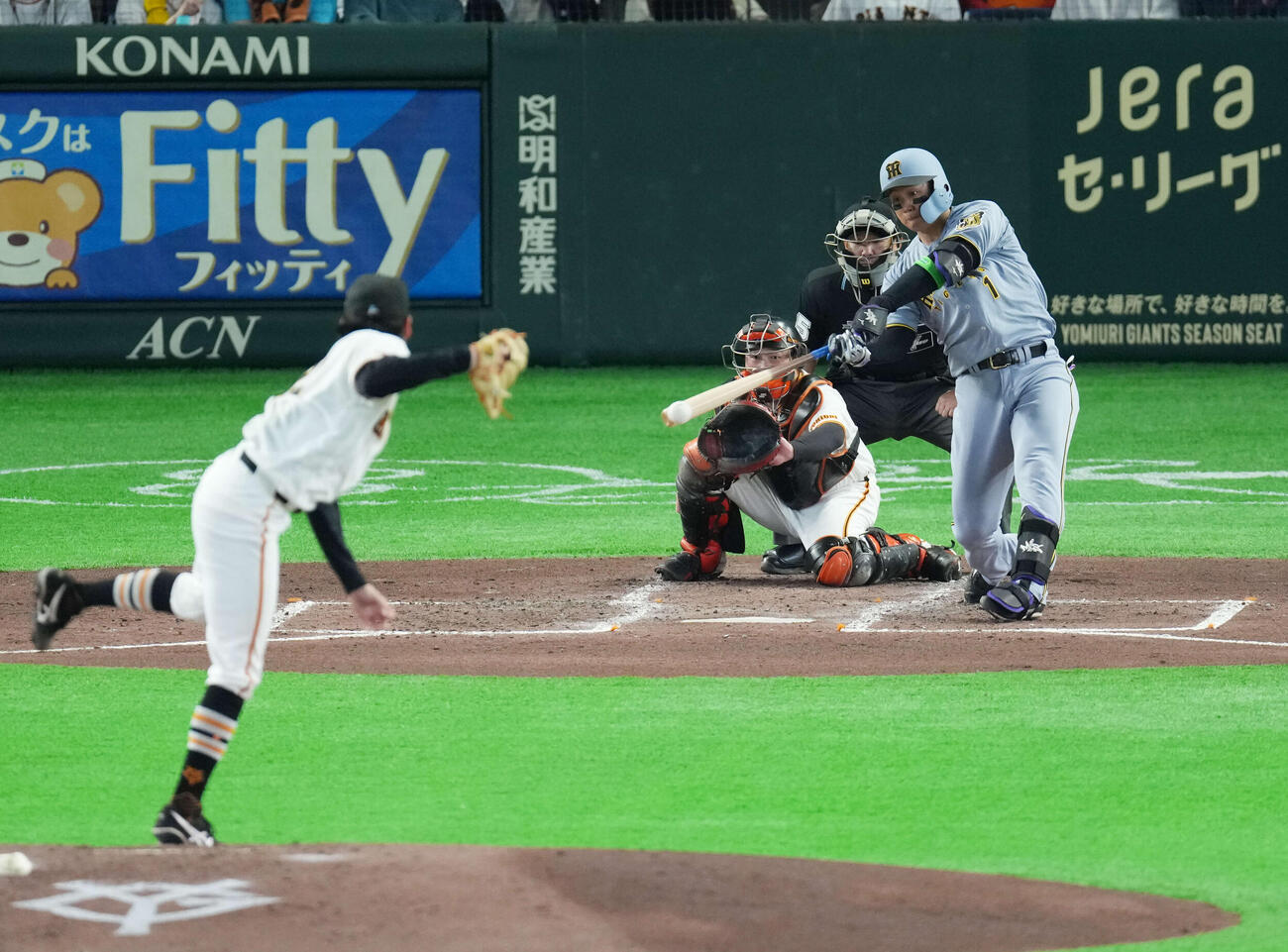 巨人対阪神　4回表阪神無死一塁、左安打を放つ森下。投手は竹丸（撮影・増田悦実）