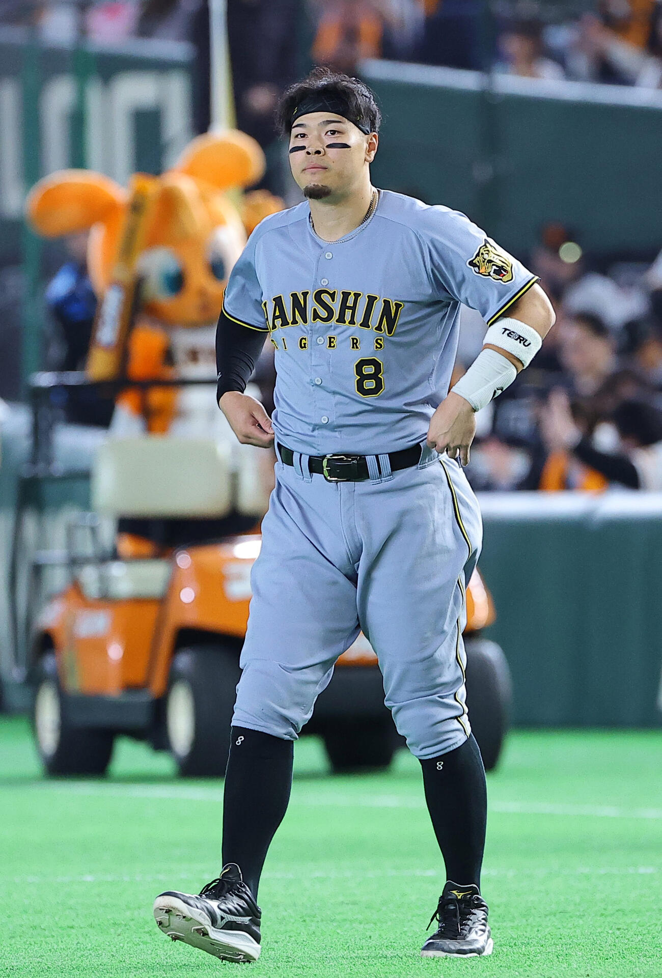 巨人対阪神　6回表阪神2死、佐藤は遊ゴロに倒れる（撮影・上田博志）