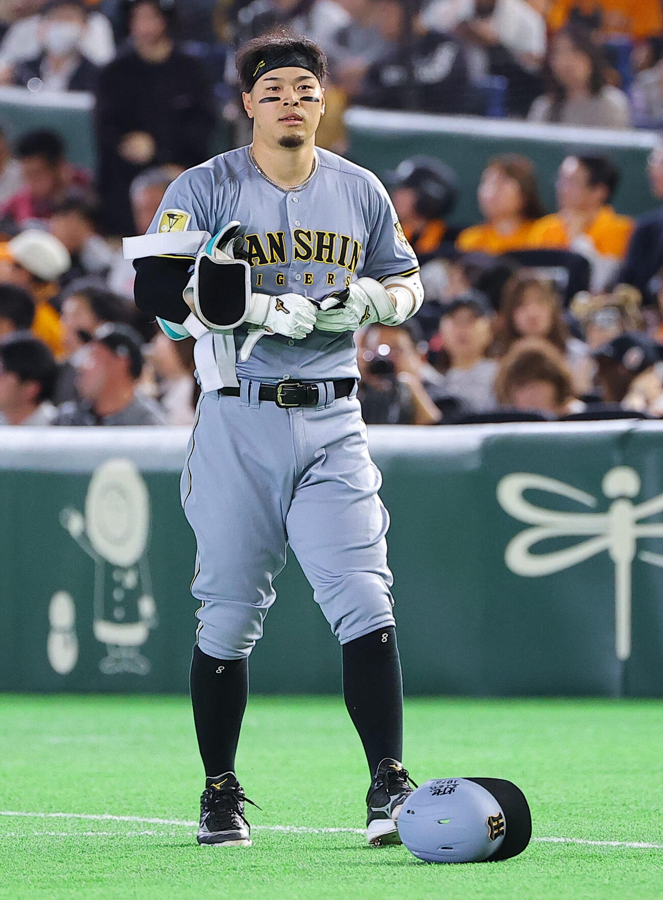巨人対阪神　6回表阪神2死、佐藤は遊ゴロに倒れる（撮影・上田博志）
