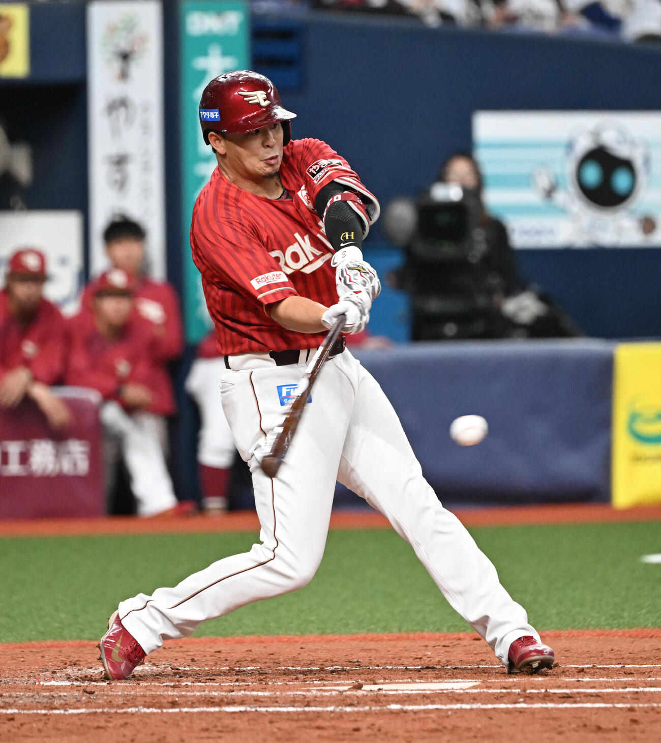 オリックス対楽天　3回表楽天2死二塁、中前適時打を放つ浅村（撮影・和賀正仁）