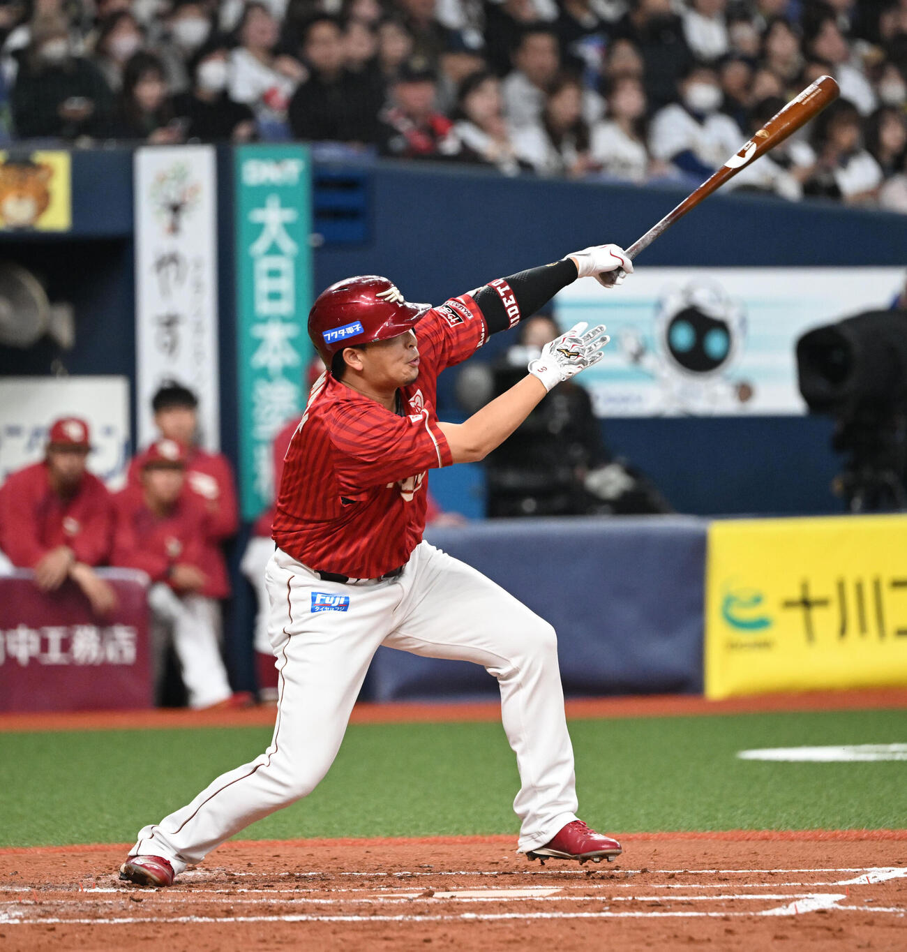 オリックス対楽天　3回表楽天2死二塁、中前適時打を放つ浅村（撮影・和賀正仁）