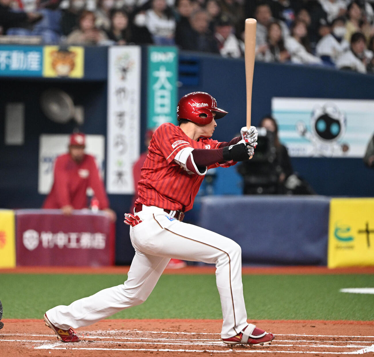オリックス対楽天　7回表楽天2死、中前打を放つ中島（撮影・和賀正仁）