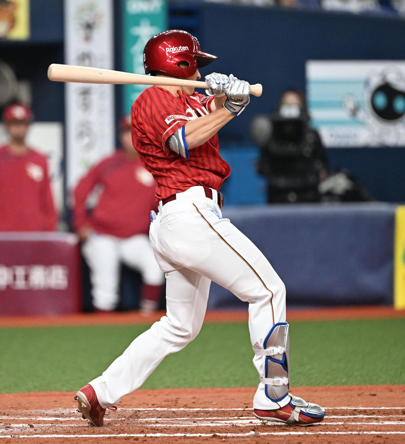 オリックス対楽天　7回表楽天2死一、二塁、左前適時打を放つ小深田（撮影・和賀正仁）