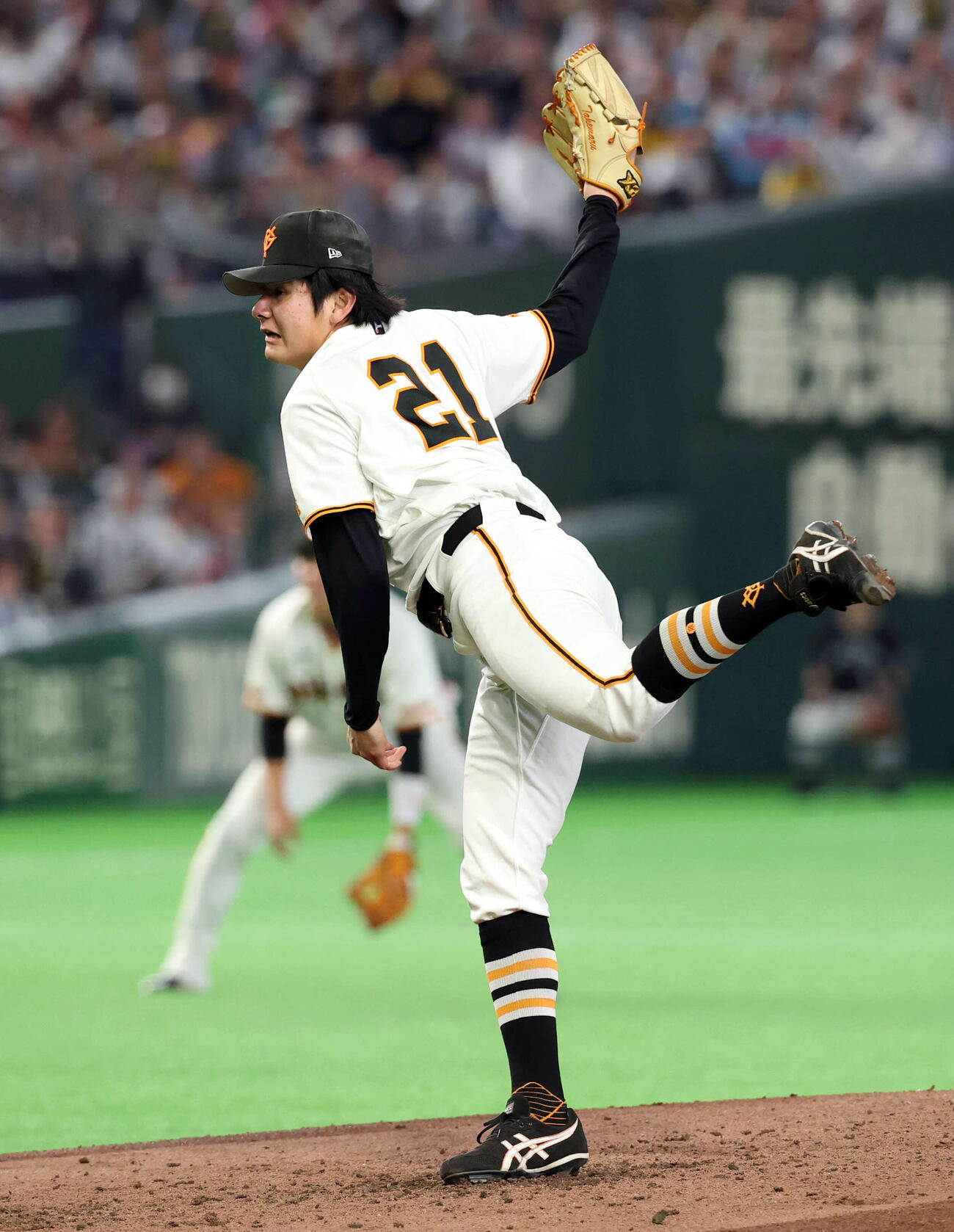 巨人対阪神　力強く投げ込む巨人先発竹丸（撮影・浅見桂子）