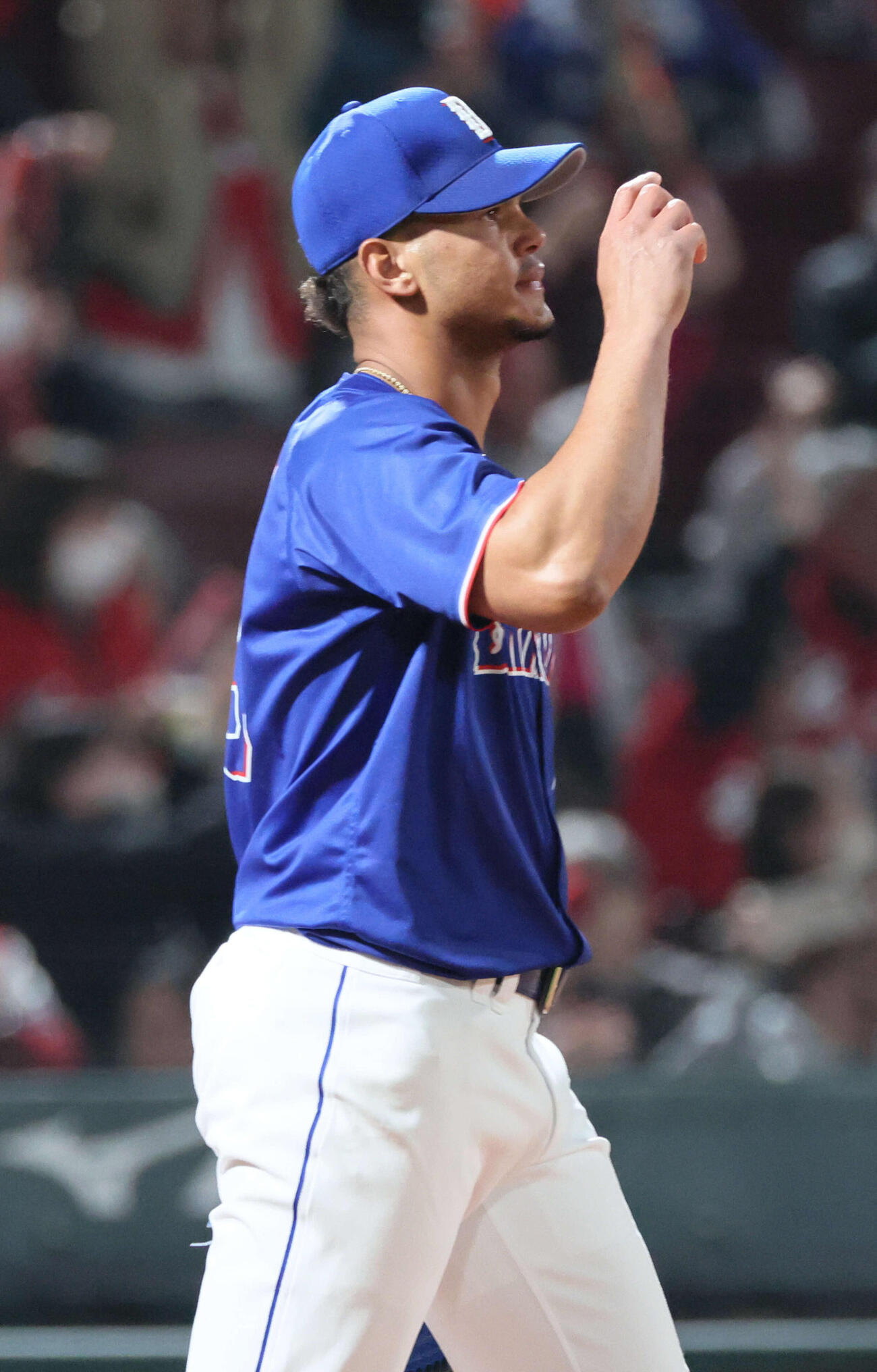 広島対中日　9回裏広島1死一、二塁、平川に同点左線2点適時二塁打を浴びたアブレウ（撮影・加藤孝規）
