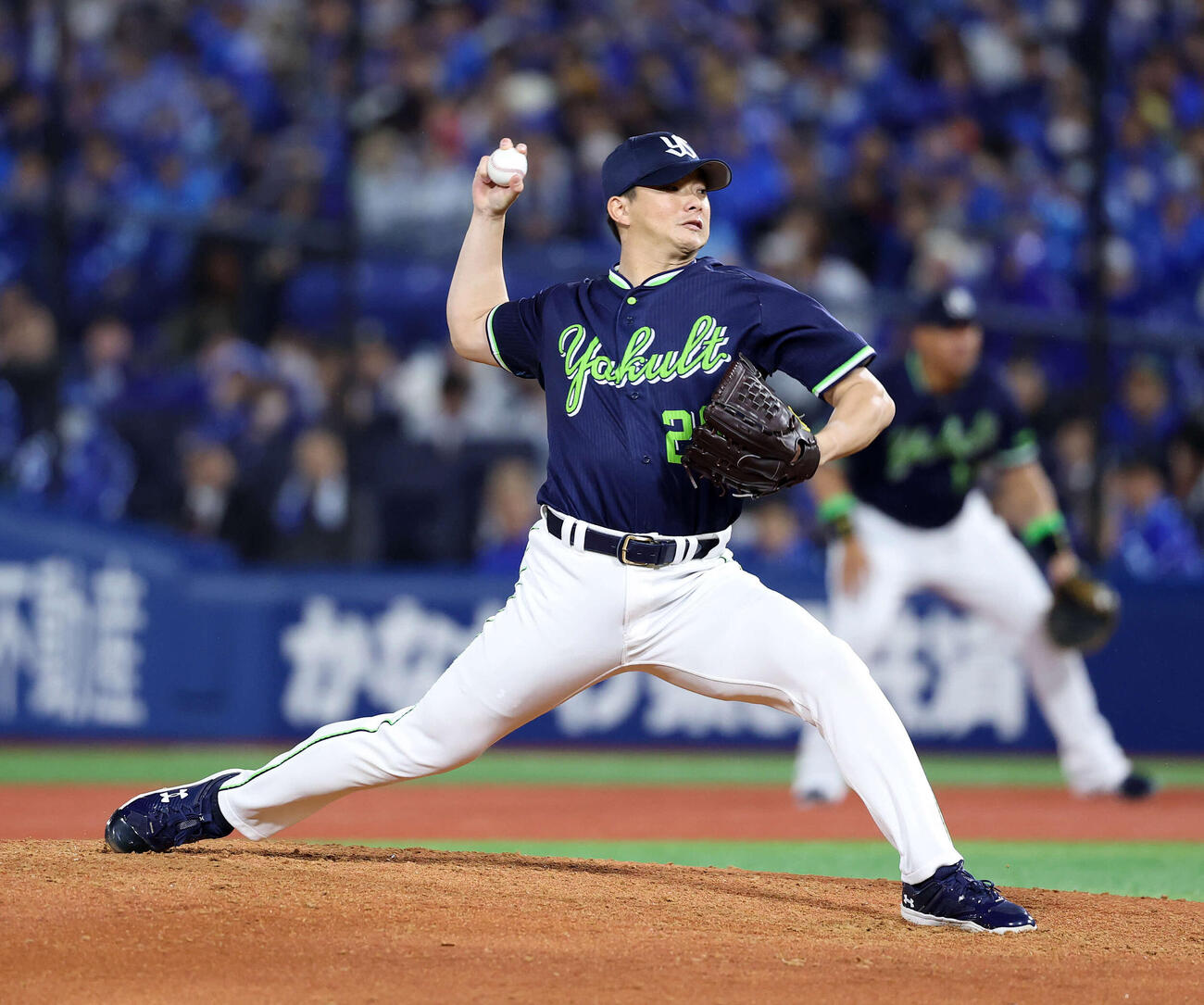 DeNA対ヤクルト　力投するヤクルト3番手の木沢（撮影・鈴木正人）　