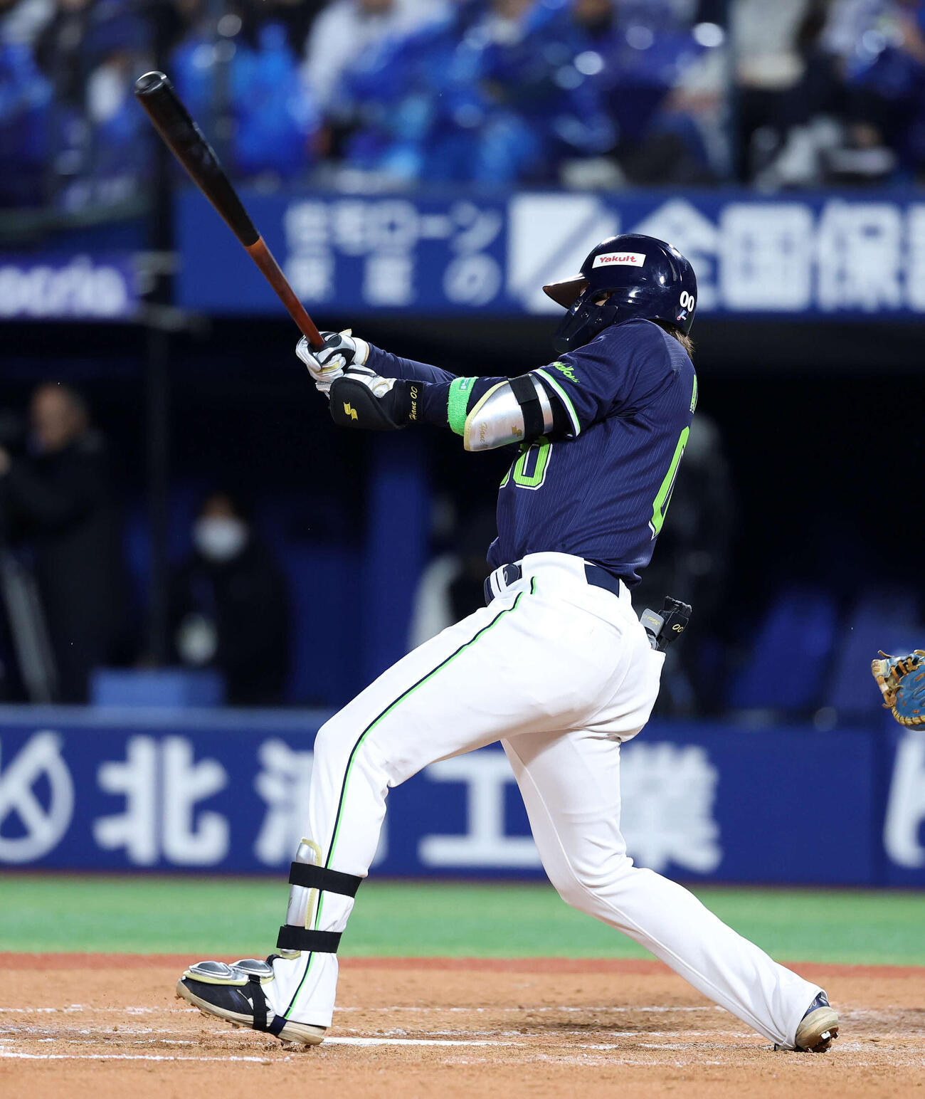 DeNA対ヤクルト　8回表ヤクルト1死、赤羽は右前打を放つ（撮影・鈴木正人）　