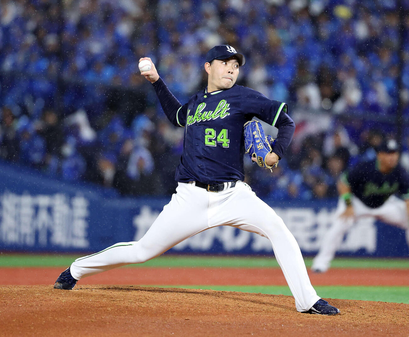 DeNA対ヤクルト　力投するヤクルト4番手の星（撮影・鈴木正人）　