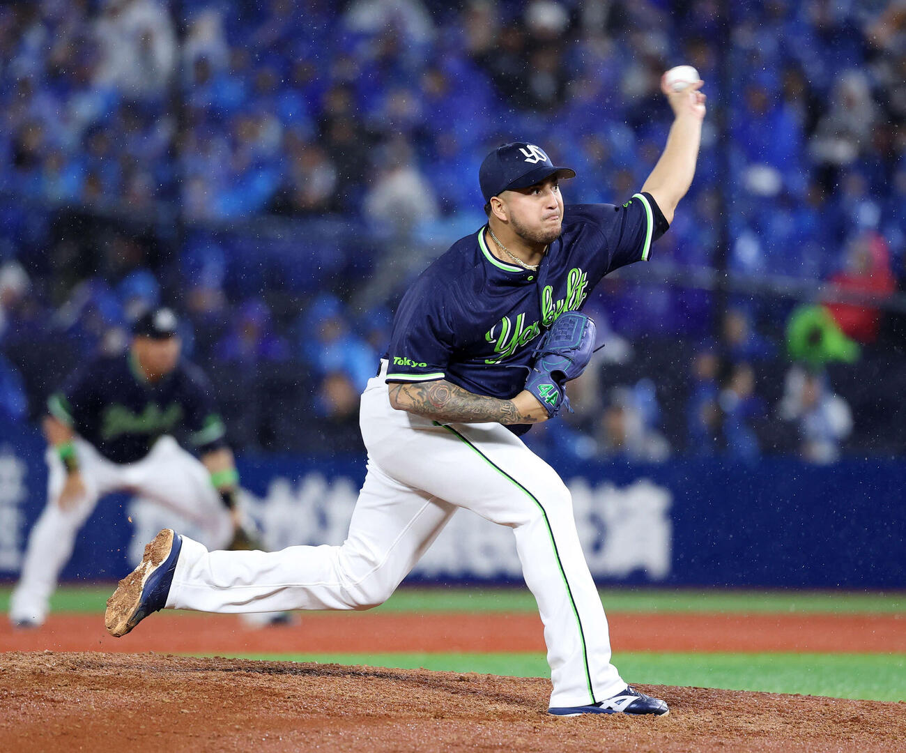 DeNA対ヤクルト　力投するヤクルト5番手のキハダ（撮影・鈴木正人）　