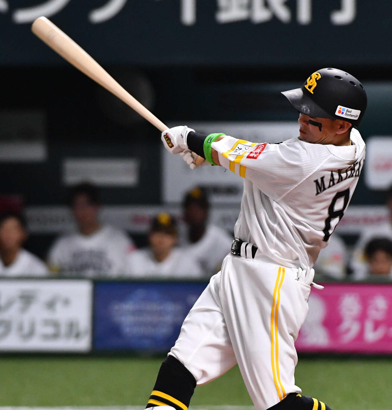 ソフトバンク対日本ハム　6回裏ソフトバンク2死二塁、牧原大は勝ち越しの中越え適時二塁打を放つ（撮影・岩下翔太）