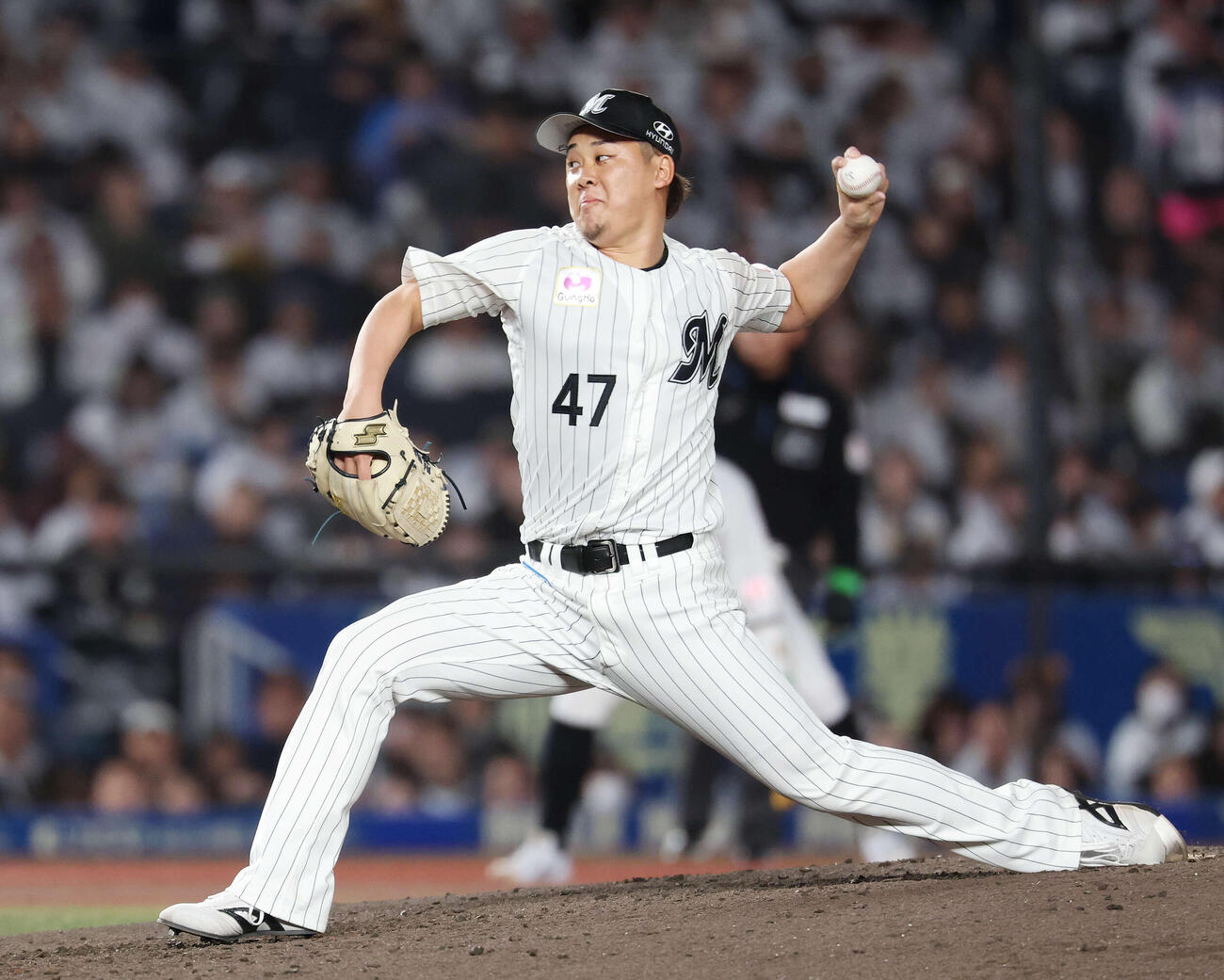 ロッテ対西武　ロッテ4番手の鈴木（撮影・宮地輝）