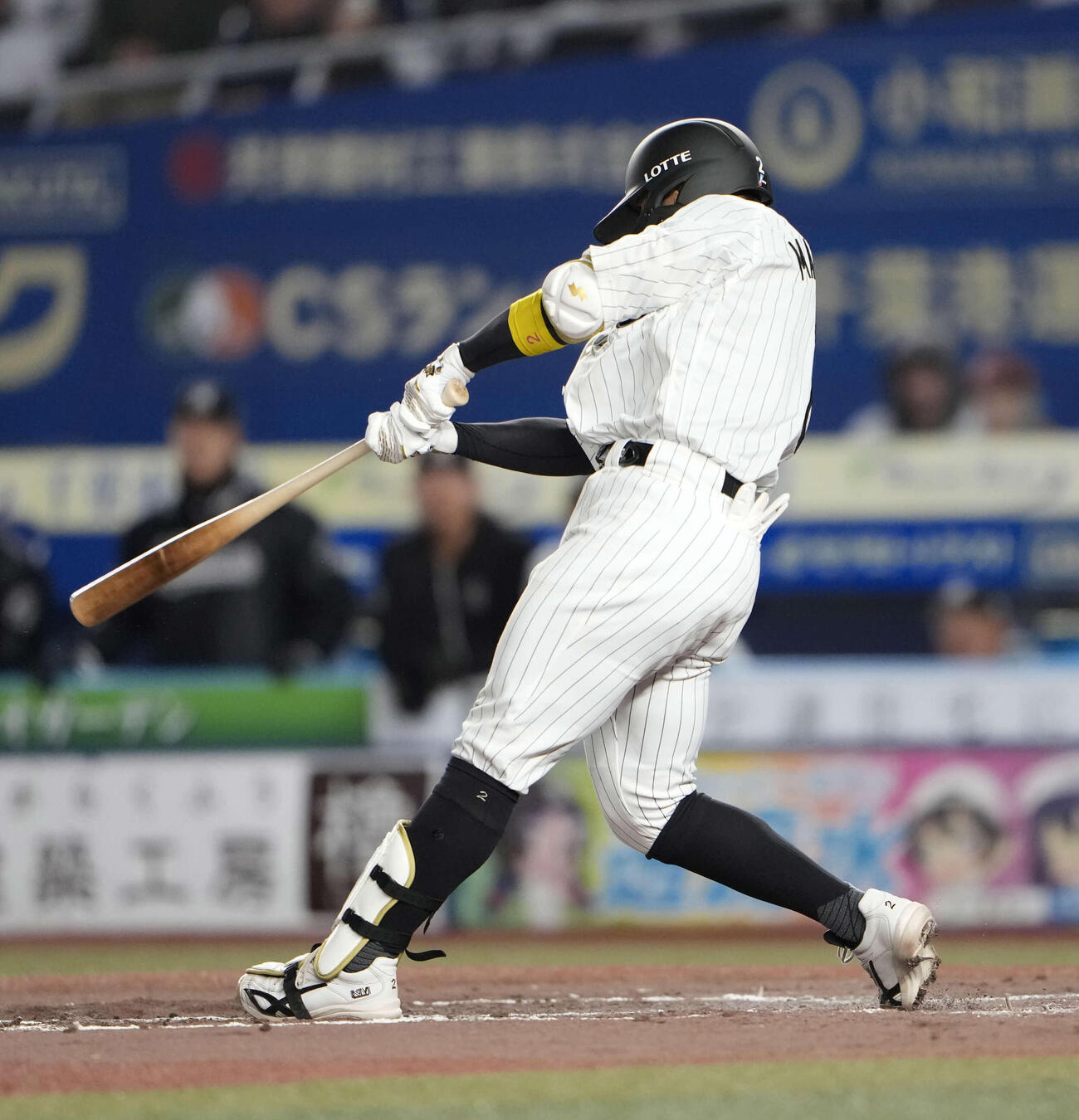 ロッテ対西武　2回裏ロッテ2死二塁、先制点となる適時打を放つロッテ松川（撮影・小島史椰）