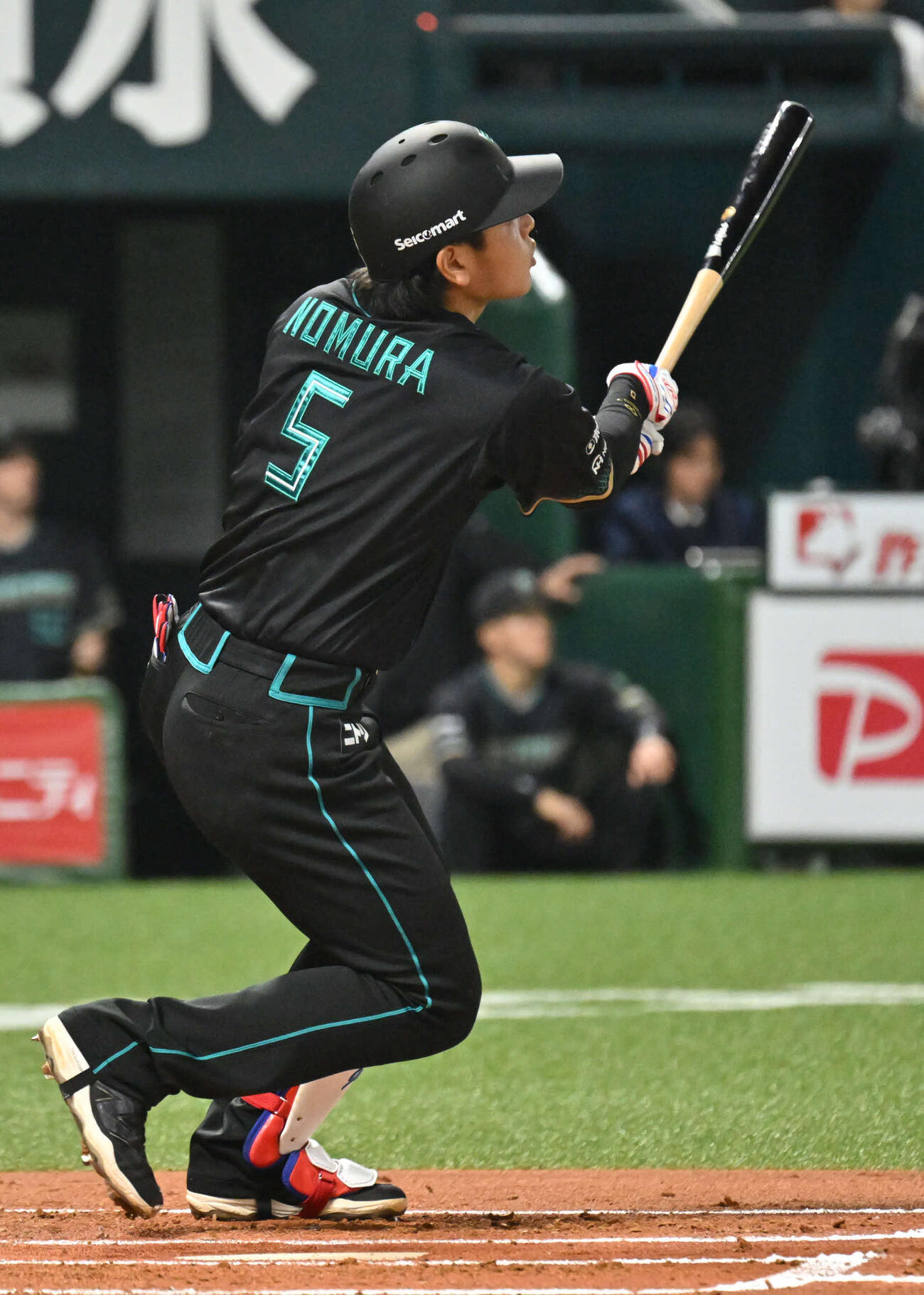 ソフトバンク対日本ハム　2回表日本ハム2死、野村は先制本塁打を放つ（撮影・林敢治）