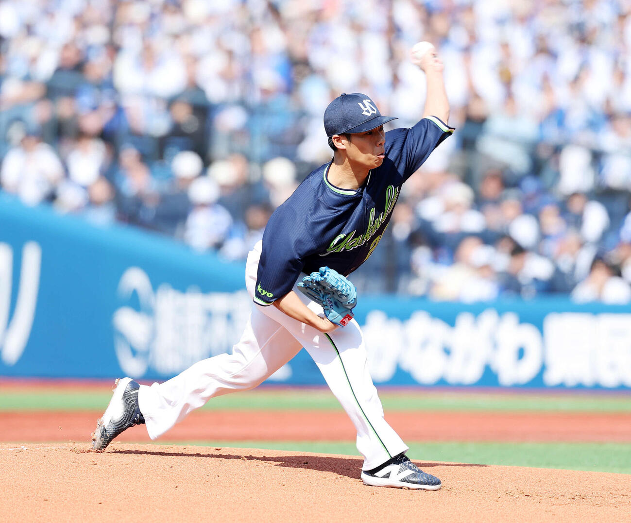 DeNA対ヤクルト　力投するヤクルト先発の山野（撮影・鈴木正人）　