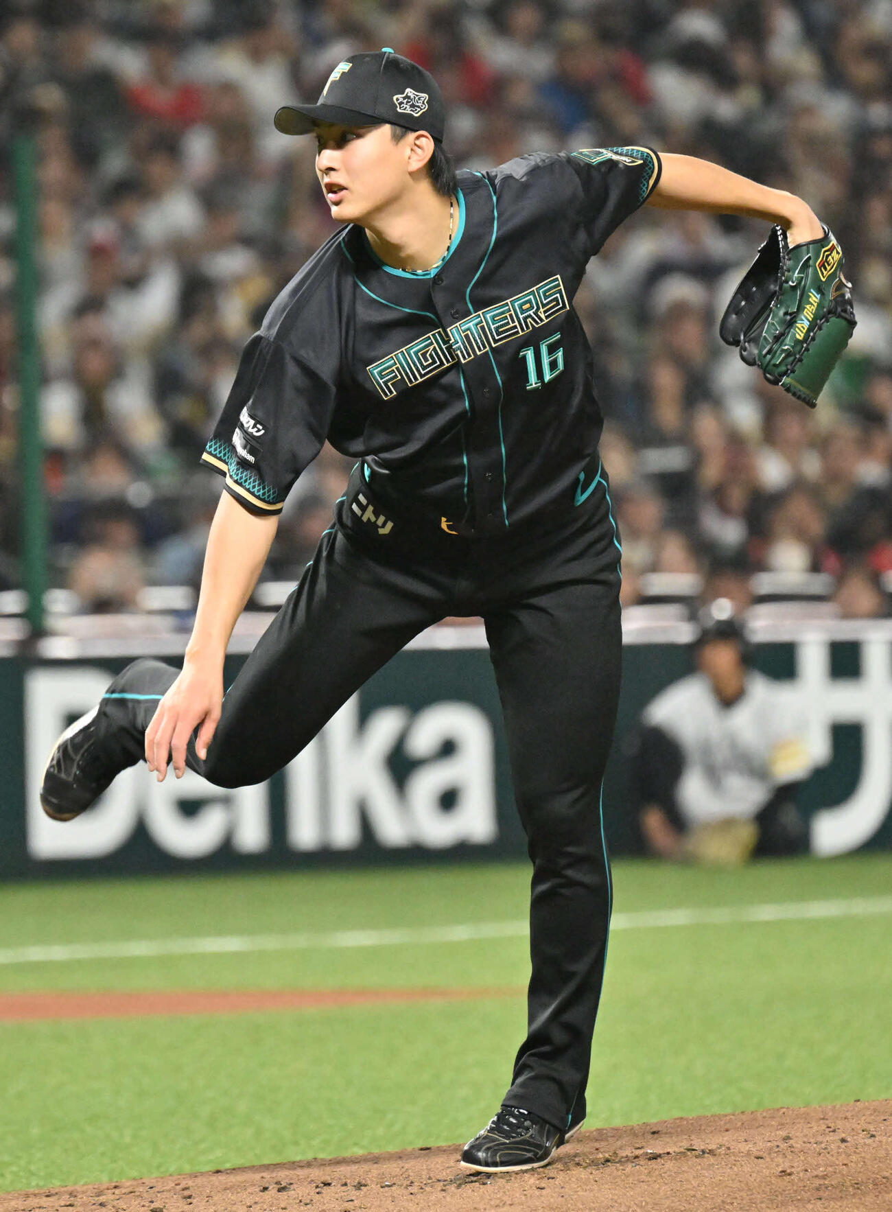 ソフトバンク対日本ハム　日本ハム先発の達（撮影・林敢治）