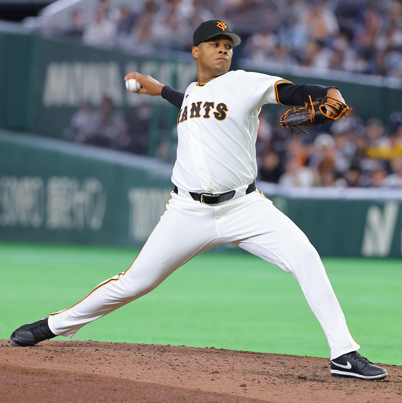 巨人対阪神　巨人2番手のルシアーノ（撮影・上田博志）
