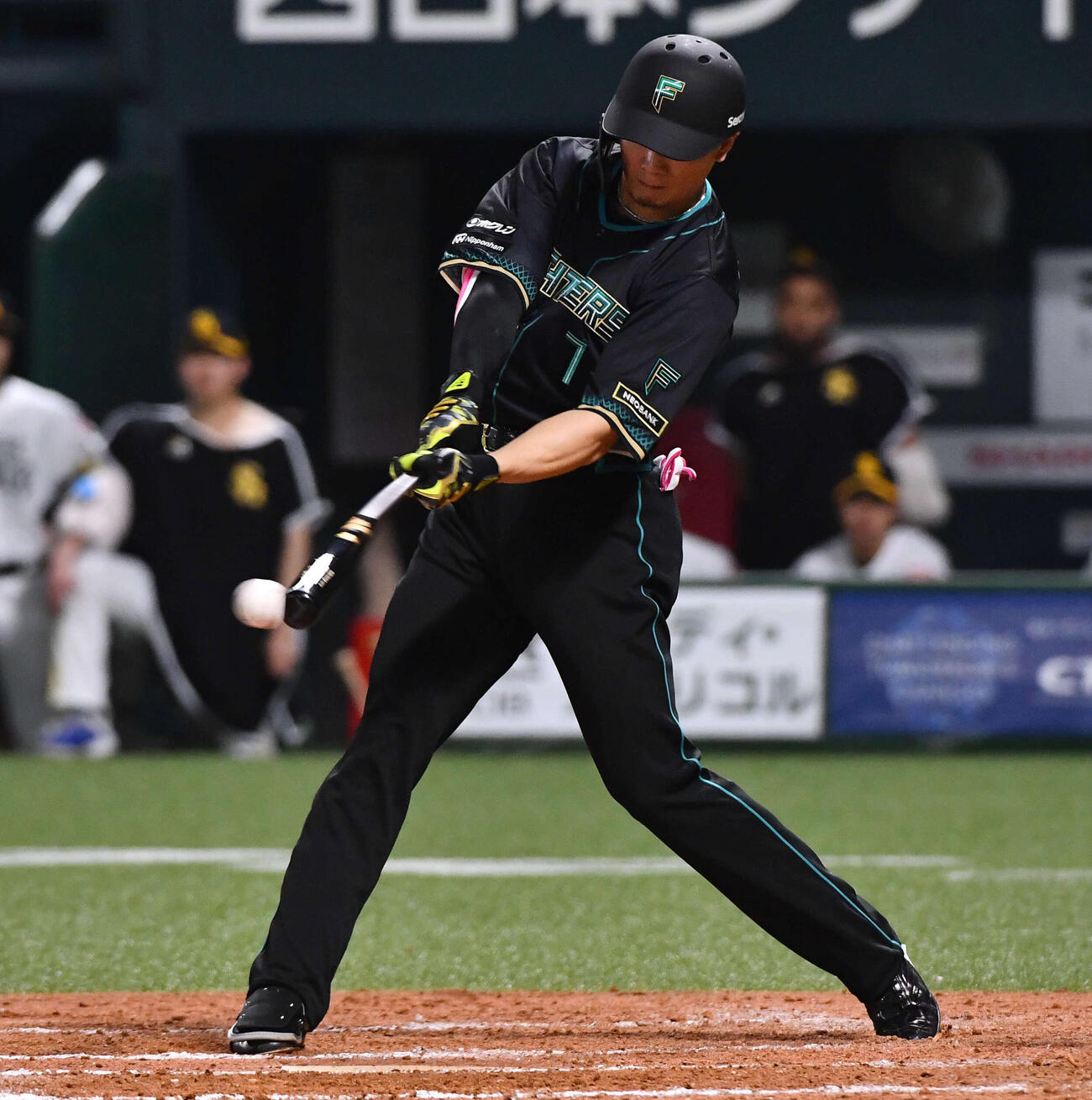 ソフトバンク対日本ハム　9回表日本ハム2死一、三塁、二ゴロに倒れた西川（撮影・岩下翔太）