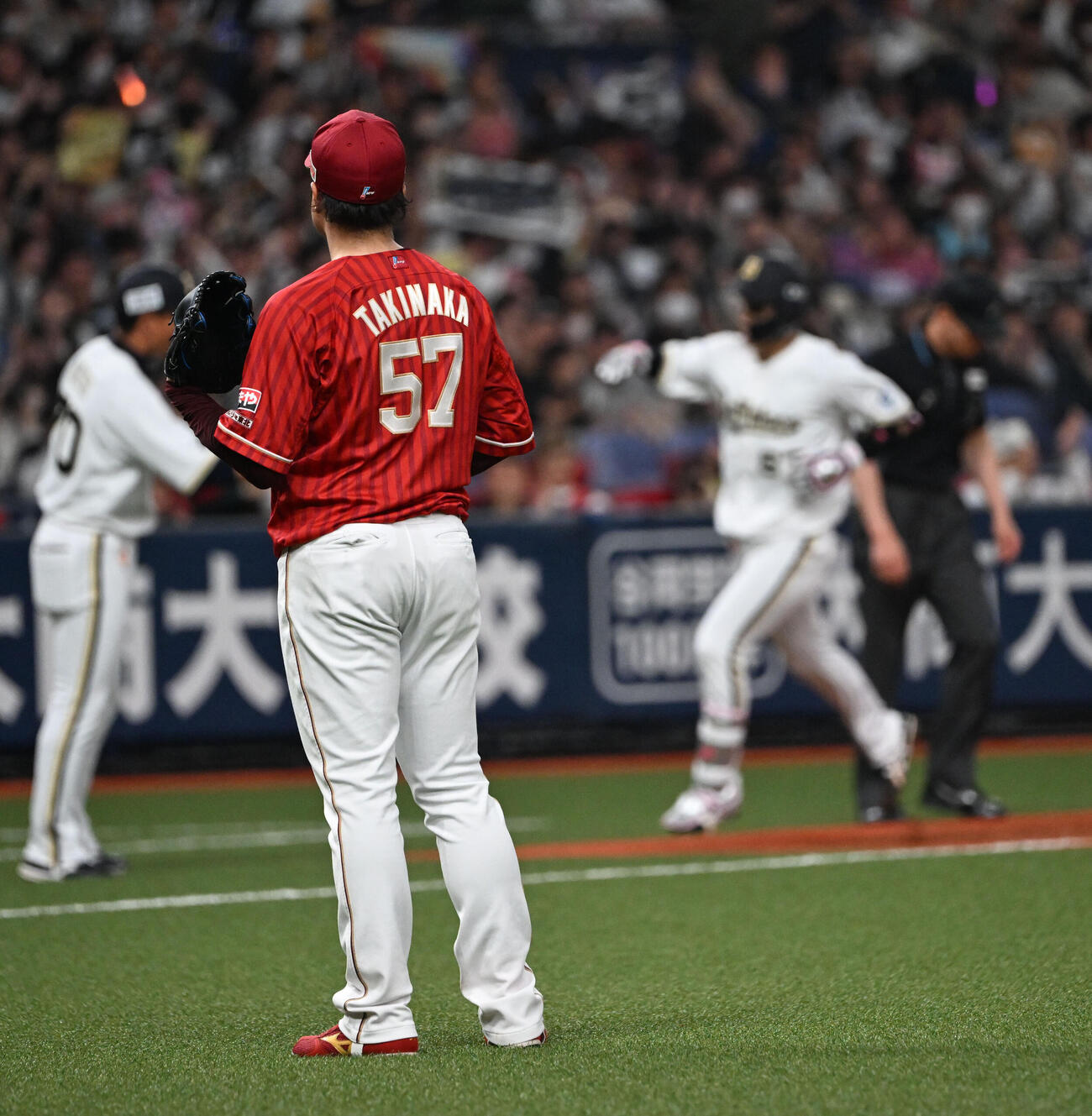 オリックス対楽天　3回裏オリックス2死二塁、中川に2点本塁打を浴びる滝中（撮影・和賀正仁）