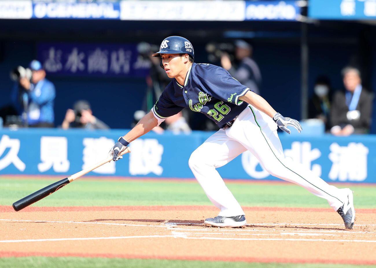 DeNA対ヤクルト　2回表ヤクルト2死一、三塁、山野は内野適時打を放つ（撮影・鈴木正人）　