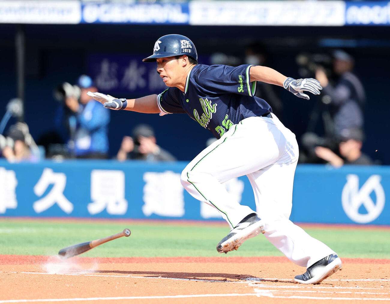 DeNA対ヤクルト　2回表ヤクルト2死一、三塁、山野は内野適時打を放つ（撮影・鈴木正人）　