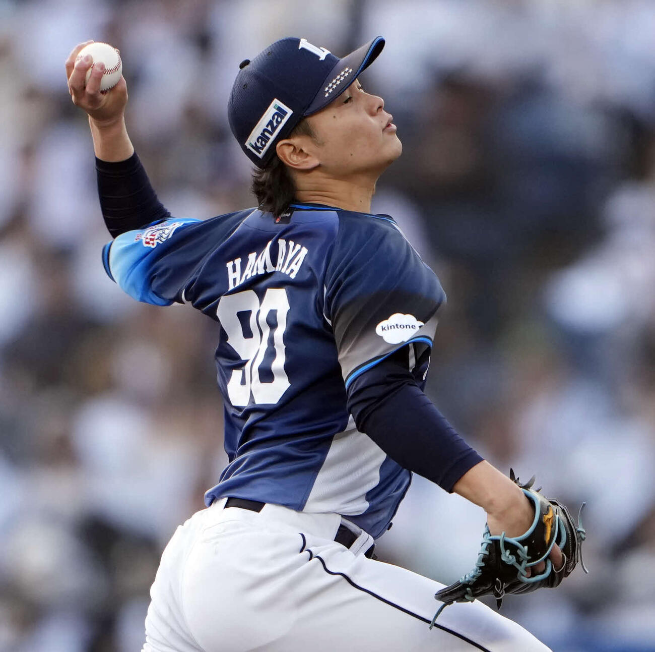 ロッテ対西武　8回裏から登板する4番手の西武浜屋（撮影・小島史椰）