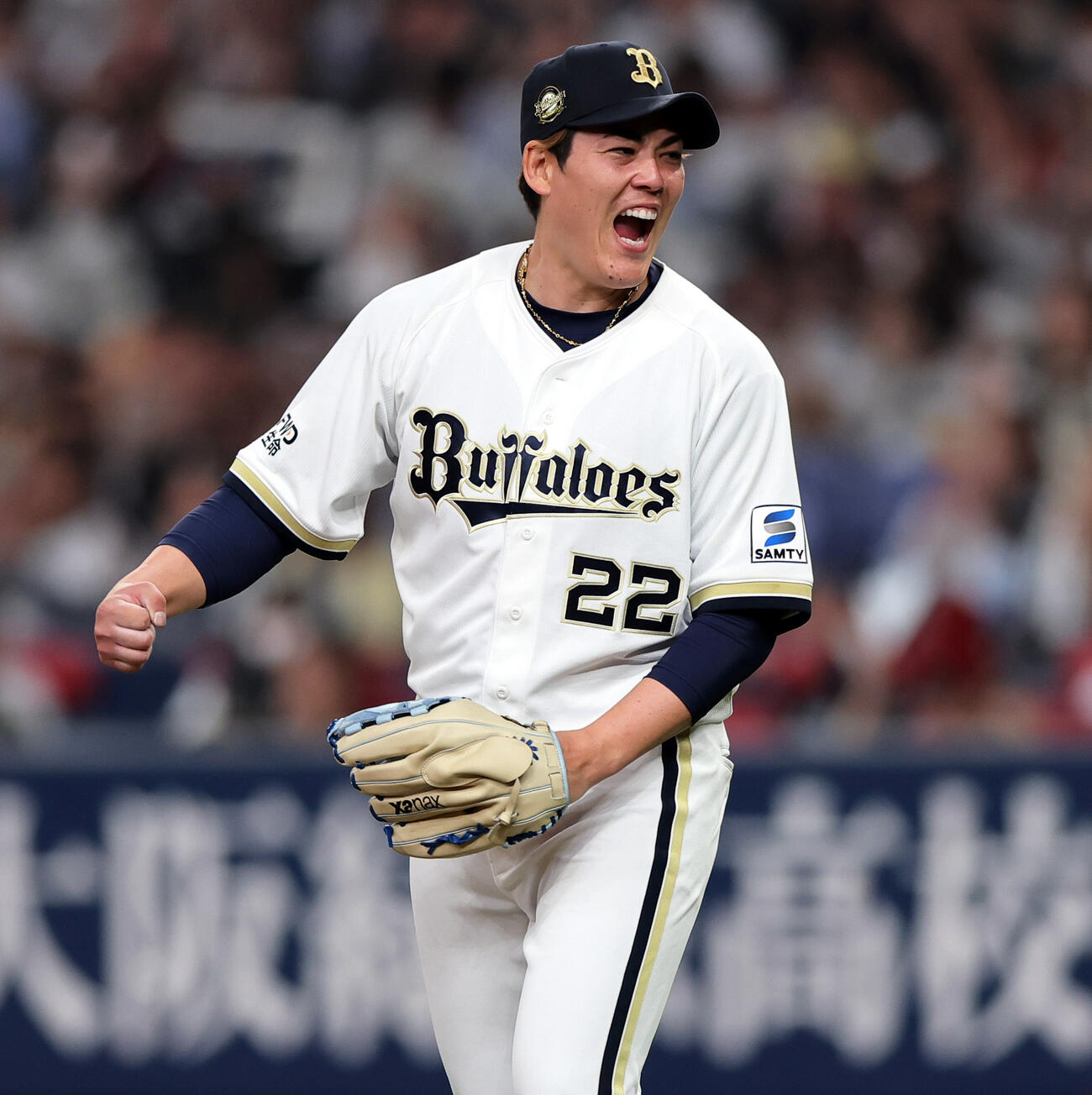オリックス対楽天　オリックス九里亜蓮は楽天打線を4安打完封しガッツポーズする（撮影・上山淳一）