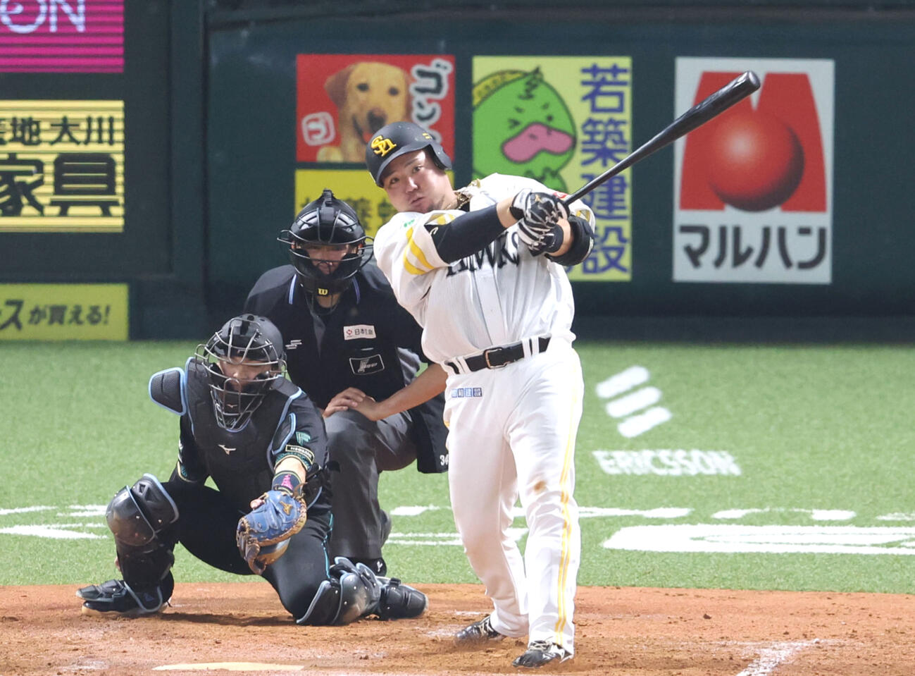ソフトバンク対日本ハム　5回裏ソフトバンク2死一、二塁、山川は左前に適時打を放つ（撮影・梅根麻紀）