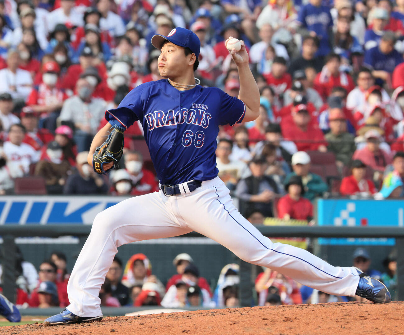 広島対中日　8回裏広島、中日2番手の牧野（撮影・加藤孝規）