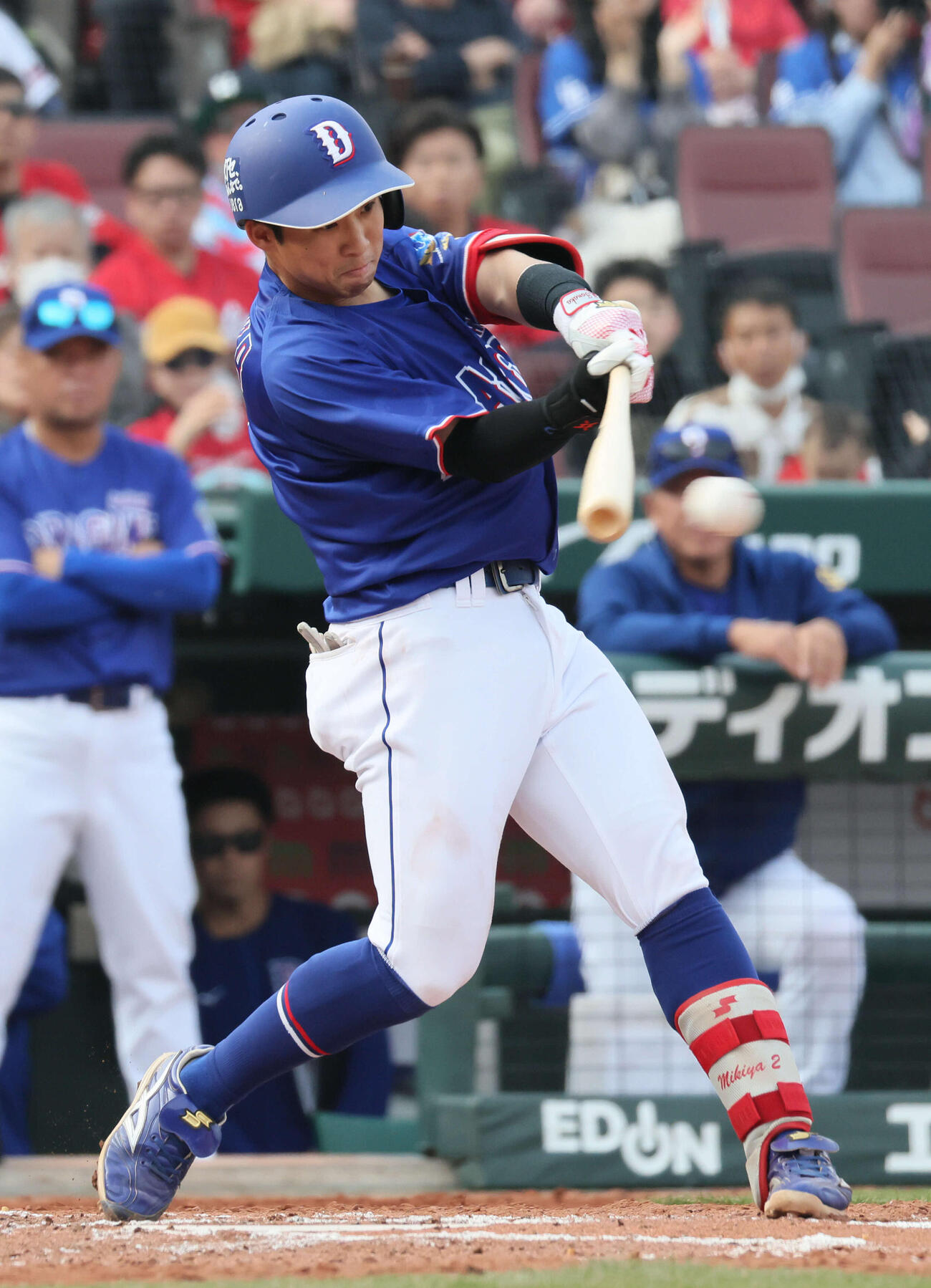 広島対中日　8回表中日2死二塁、田中は同点左適時打を放つ（撮影・加藤孝規）