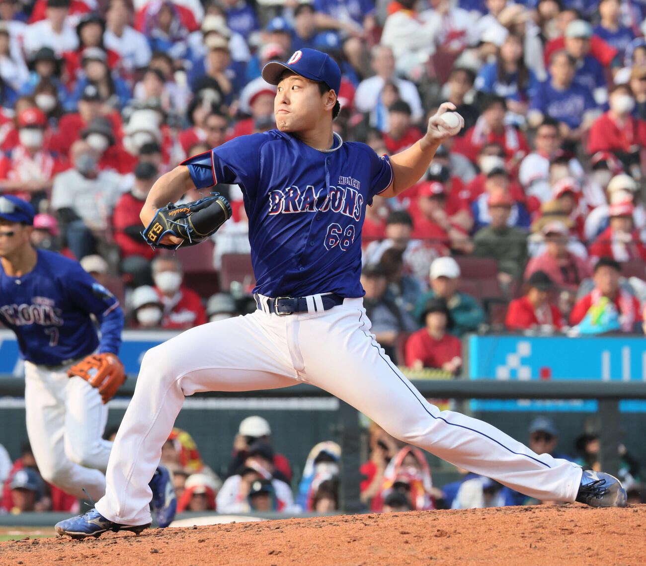 広島対中日　8回裏広島、中日2番手の牧野（撮影・加藤孝規）