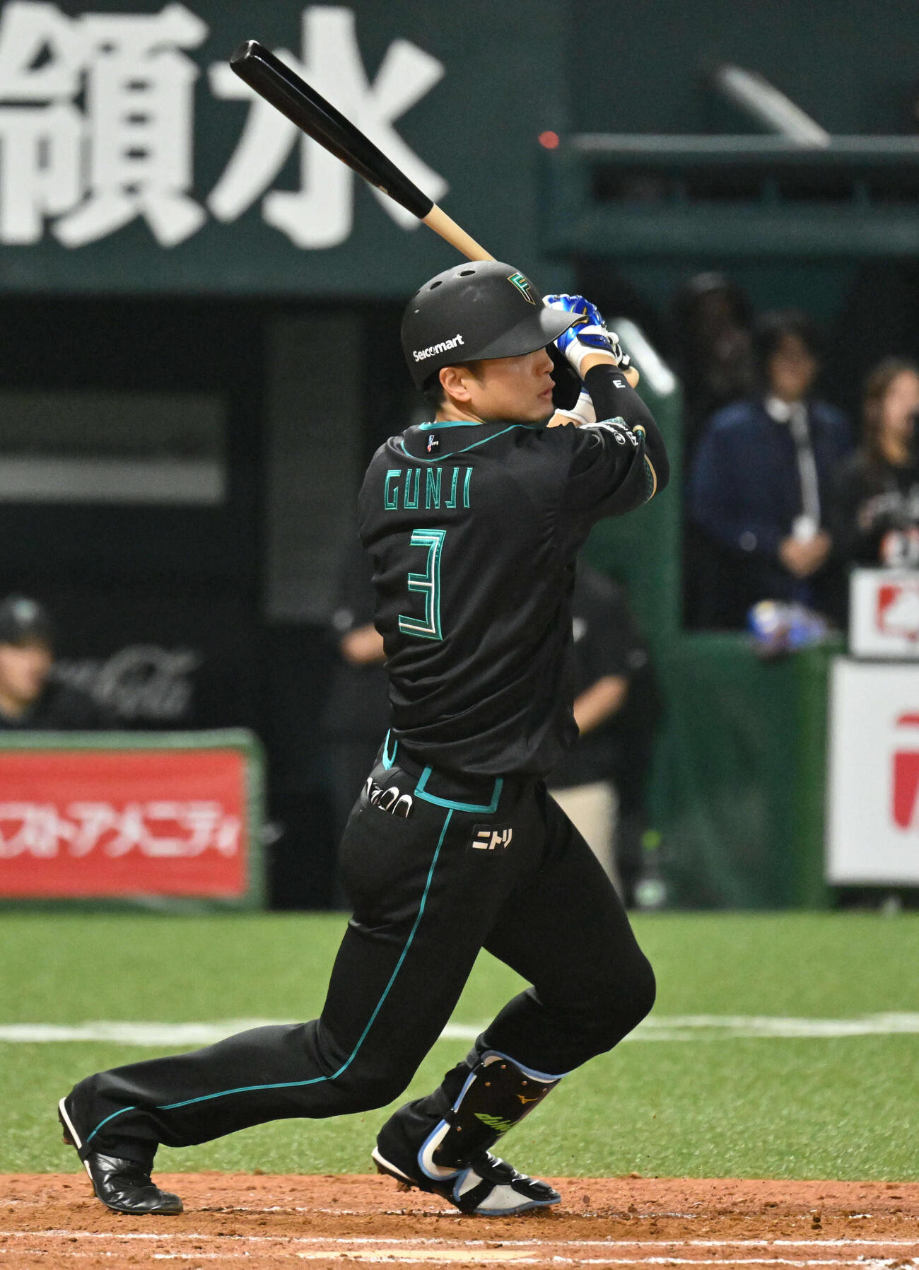 ソフトバンク対日本ハム　9回表日本ハム1死二、三塁、郡司は適時打を放つ（撮影・林敢治）