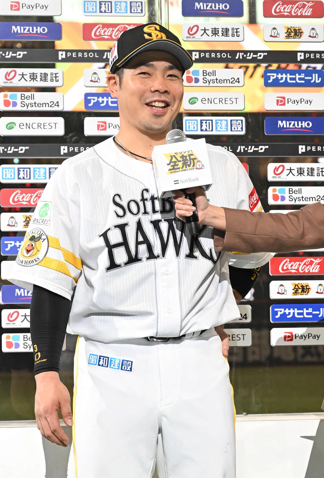 ソフトバンク対日本ハム　笑顔でヒーローインタビューに応じる近藤（撮影・林敢治）
