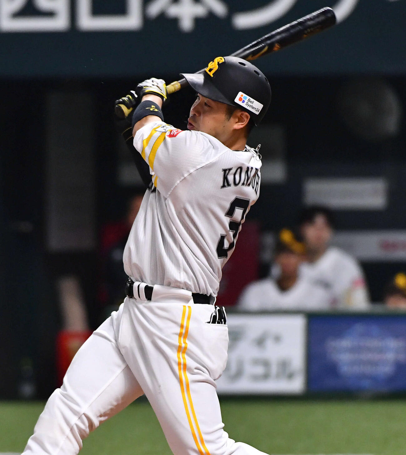 ソフトバンク対日本ハム　5回裏ソフトバンク2死満塁、近藤は中越えに逆転の3点適時二塁打を放つ（撮影・岩下翔太）