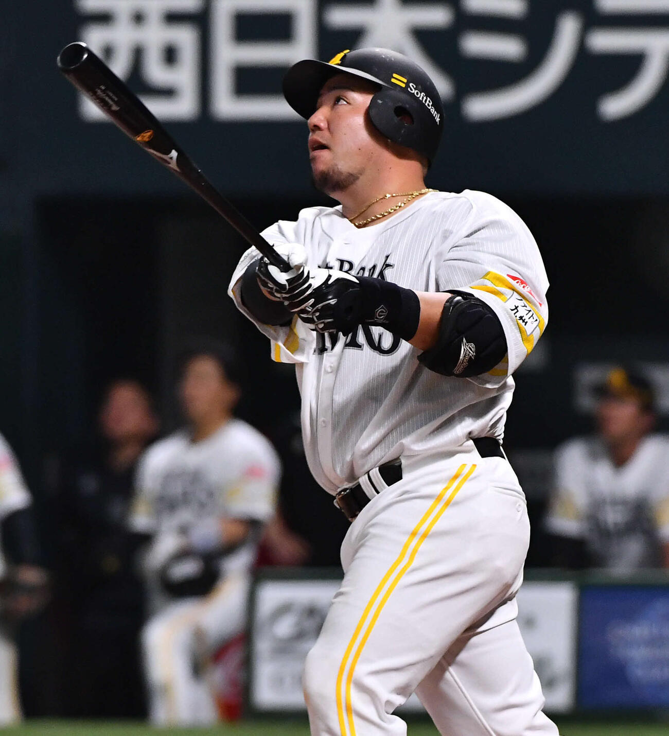 ソフトバンク対日本ハム　8回裏ソフトバンク無死、山川は左中間へ本塁打を放つ（撮影・岩下翔太）