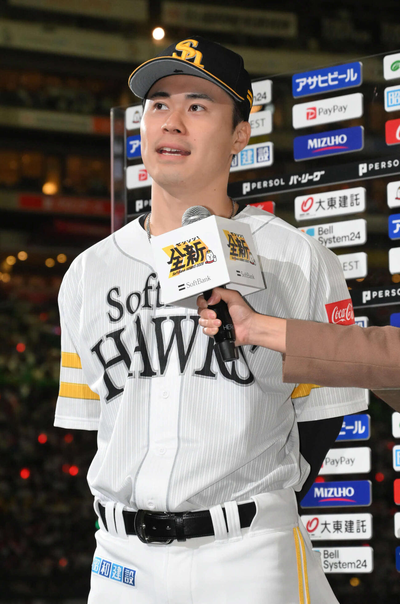 ソフトバンク対日本ハム　ヒーローインタビューに応じる松本晴（撮影・林敢治）